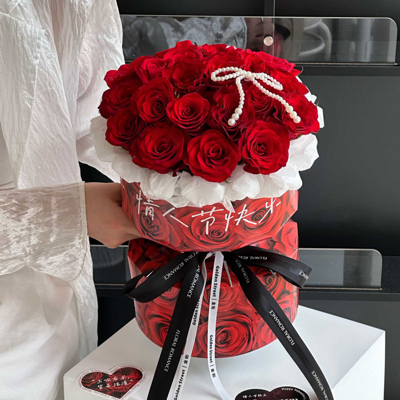 Each Bag of 4 Small Round Bouquets Packed with Cardboard Paper for Rose