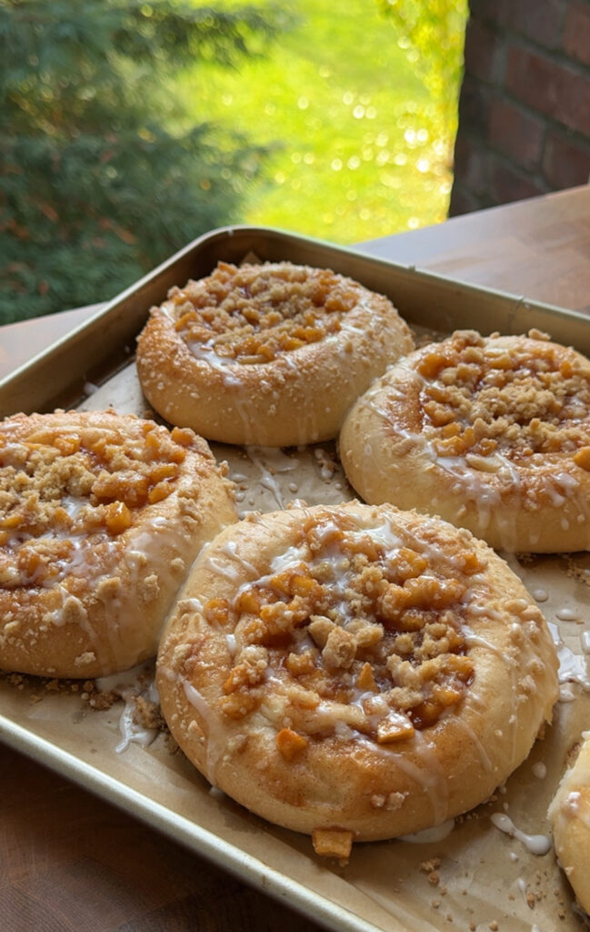 Apple Filled Swedish Buns