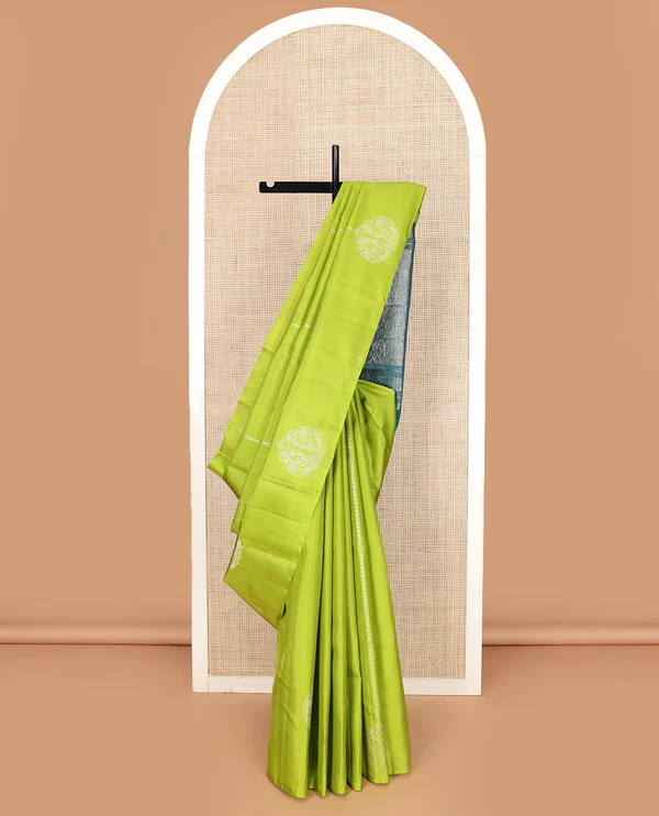 Borderless green zari buttas