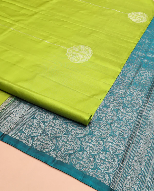 Borderless green zari buttas