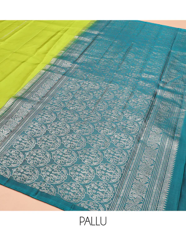 Borderless green zari buttas