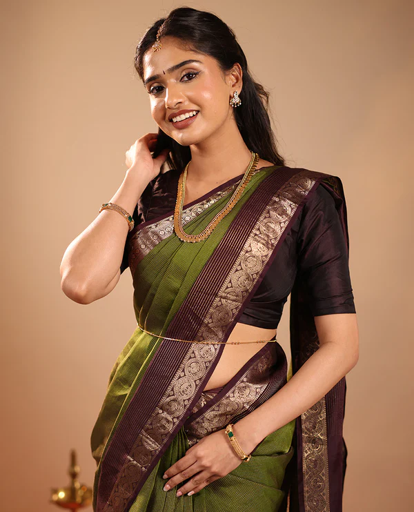 Green Vasundhara Silk Saree Mesmerized