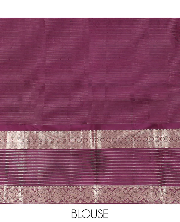 Green Vasundhara Silk Saree Mesmerized